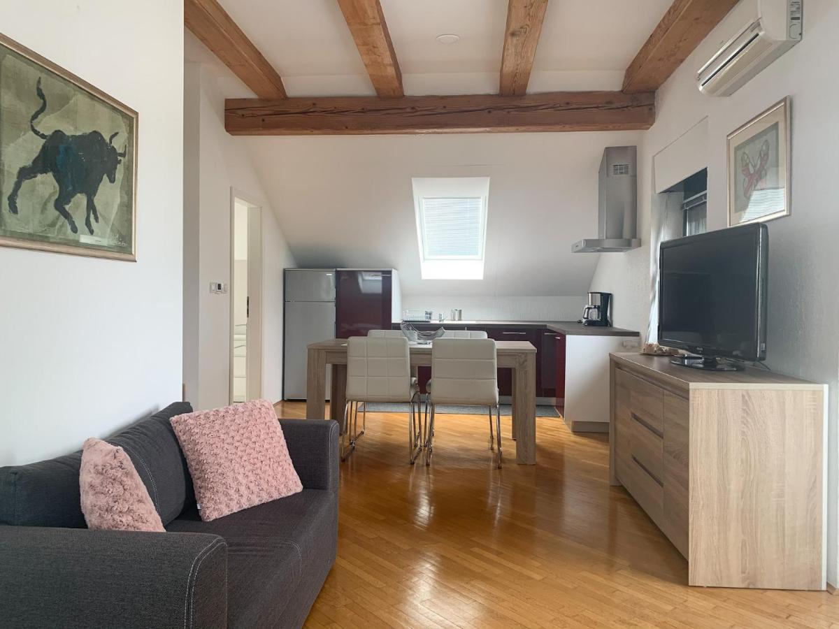 Ela'S Apartment Komenda المظهر الخارجي الصورة