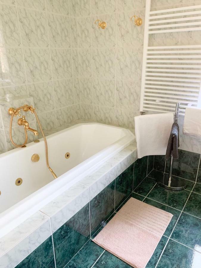 Ela'S Apartment Komenda المظهر الخارجي الصورة